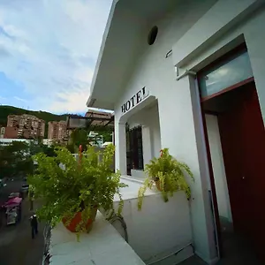 Glam Hotel